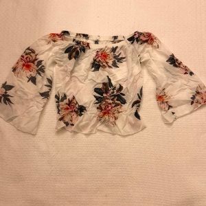 3 for $15!!! Off the shoulder floral shirt